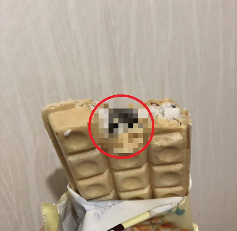 差點斷牙《吃冰淇淋吃到螺絲帽》氣到跟廠商抗議卻沒想到對方這樣回應... 差點斷牙《吃冰淇淋吃到螺絲帽》氣到跟廠商抗議卻沒想到對方這樣回應...