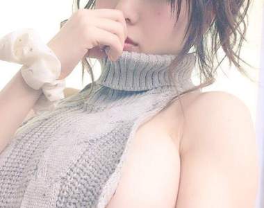 《這才叫霸氣外露》白石みずほ這套露背高領毛衣有夠殺 《這才叫霸氣外露》白石みずほ這套露背高領毛衣有夠殺