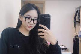 嚇到吃手手《韓瑞希販售女權毛衣直接完售》果然這年頭越有「話題」的商品越熱賣阿...... 嚇到吃手手《韓瑞希販售女權毛衣直接完售》果然這年頭越有「話題」的商品越熱賣阿......