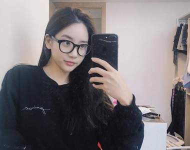 嚇到吃手手《韓瑞希販售女權毛衣直接完售》果然這年頭越有「話題」的商品越熱賣阿...... 嚇到吃手手《韓瑞希販售女權毛衣直接完售》果然這年頭越有「話題」的商品越熱賣阿......