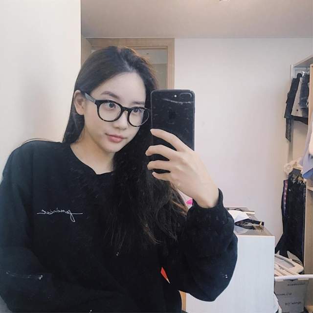 嚇到吃手手《韓瑞希販售女權毛衣直接完售》果然這年頭越有「話題」的商品越熱賣阿...... - 圖片1 嚇到吃手手《韓瑞希販售女權毛衣直接完售》果然這年頭越有「話題」的商品越熱賣阿...... - 圖片1