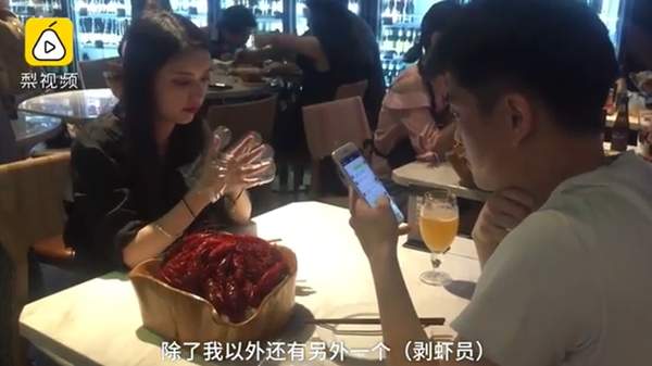 上海餐廳提供《剝蝦服務》需要花多少錢才能請人幫你剝蝦呢？