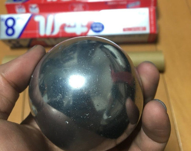 推特大流行的《鋁箔球》從完成到把它切開的過程全公開 推特大流行的《鋁箔球》從完成到把它切開的過程全公開
