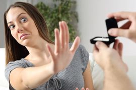 網友問《男友求婚戒指很醜怎麼辦》看完以後真的沉默了 網友問《男友求婚戒指很醜怎麼辦》看完以後真的沉默了