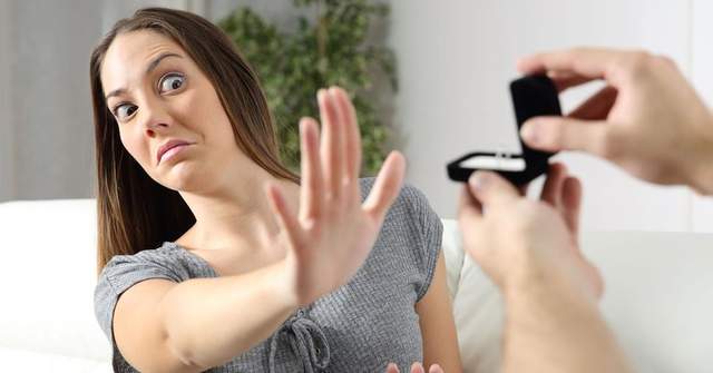 網友問《男友求婚戒指很醜怎麼辦》看完以後真的沉默了