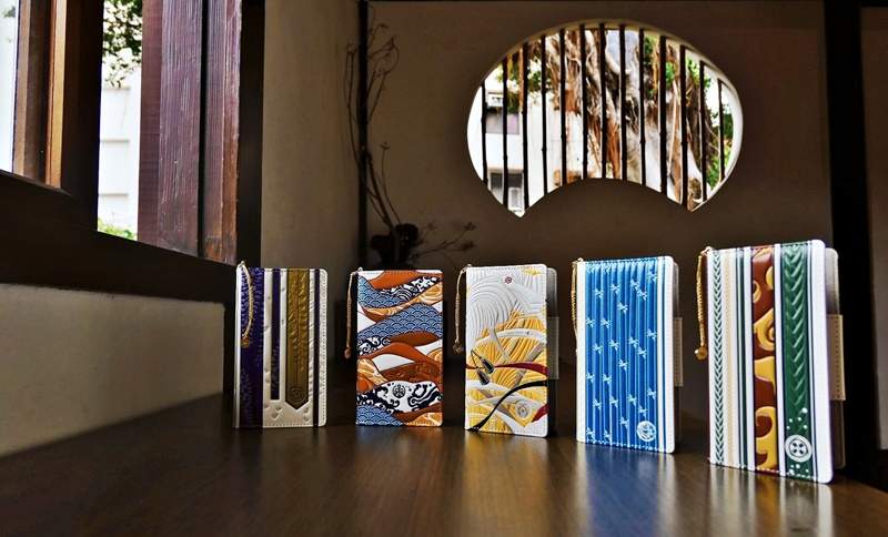 【開箱】職人技術之淬《刀劍亂舞-ONLINE-×淺草文庫》友禪染牛皮手機保護套，絕美細膩到讓人屏息的精湛手作工藝