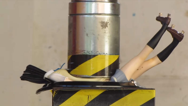 有病性癖?《液壓機壓扁美少女公仔》終究只是一塊塑膠嗎…… 有病性癖?《液壓機壓扁美少女公仔》終究只是一塊塑膠嗎……