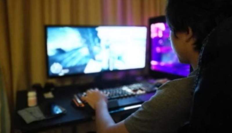 這算精神出軌嗎?《老公跟女網友相處甚密》會等對方上線一起熬夜打game讓老婆很無奈 這算精神出軌嗎?《老公跟女網友相處甚密》會等對方上線一起熬夜打game讓老婆很無奈