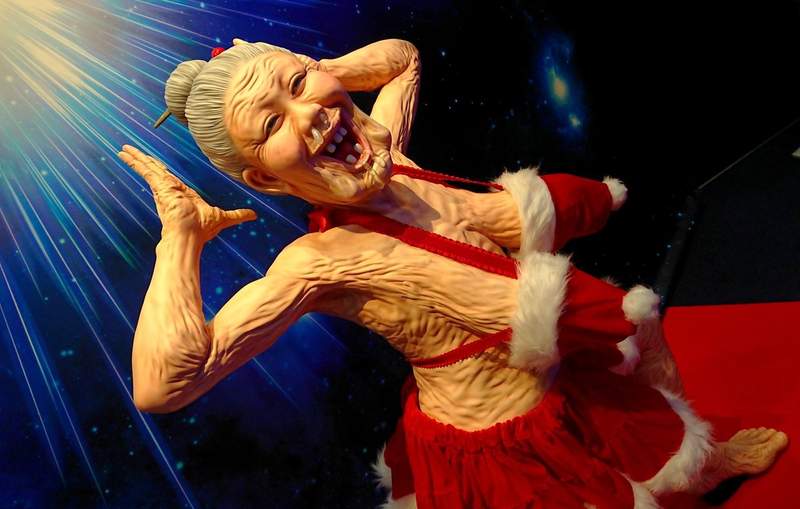 漫☆畫太郎《老太婆》超傷眼等身大模型現身JF2019,一身充滿皺褶…還穿了特製聖誕裝w 漫☆畫太郎《老太婆》超傷眼等身大模型現身JF2019,一身充滿皺褶…還穿了特製聖誕裝w