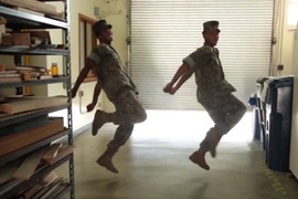 美國海軍陸戰隊大跳《Da Pump的U.S.A》網友表示和平真好~ 美國海軍陸戰隊大跳《Da Pump的U.S.A》網友表示和平真好~