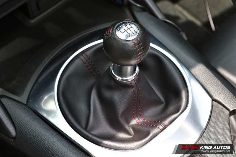 美國租車公司市調 32%女性駕駛懂得開手排