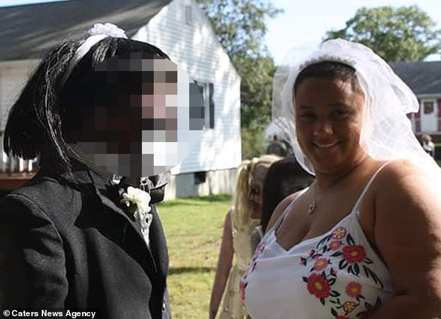 【閱覽注意】《與殭屍娃娃結婚的女人》開心表示他們甚至已經圓房了...