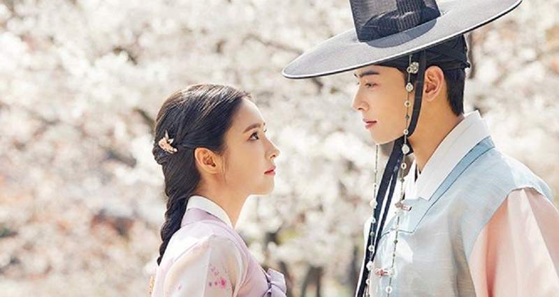 皇室王子是戀愛小說家?《新入史官具海玲》母胎單身的王子靠什麼寫出人氣戀愛劇情? 皇室王子是戀愛小說家?《新入史官具海玲》母胎單身的王子靠什麼寫出人氣戀愛劇情?