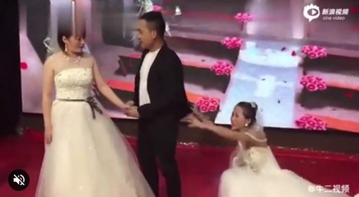 婚禮奇觀《前女友穿婚紗搶新郎》準新娘氣跑：成全你們