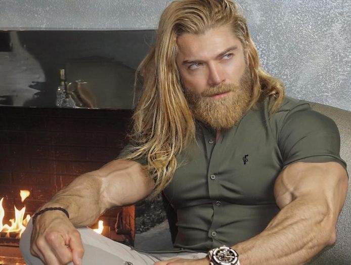 為什麼《模特兒都要穿快迸開的衣服》這樣才看得到大肌肌嗎... 為什麼《模特兒都要穿快迸開的衣服》這樣才看得到大肌肌嗎...