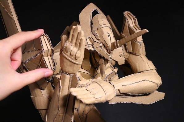 收下我的膝蓋《達人製作瓦楞紙初號機》模仿不出來沒關係!我可以乖乖當妳的粉絲就好 收下我的膝蓋《達人製作瓦楞紙初號機》模仿不出來沒關係!我可以乖乖當妳的粉絲就好