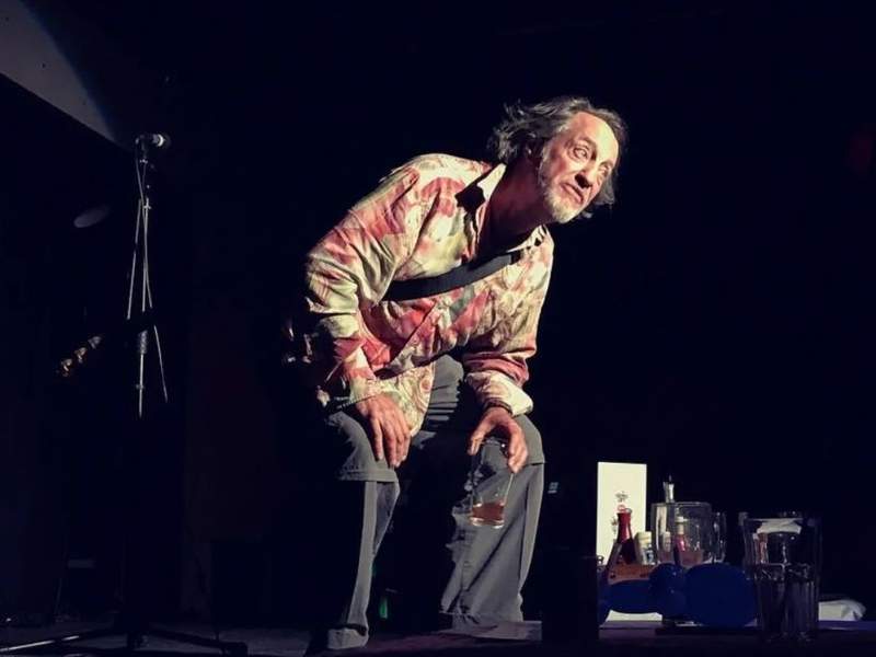 鞠躬盡瘁《喜劇演員台上猝逝》死前才問：如果我現在心臟病發...所以觀眾都笑了