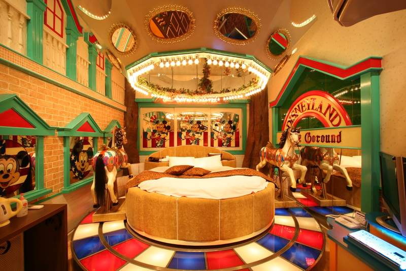 簡直文化遺產《有旋轉木馬的愛情賓館》發現彷彿重回昭和時代的大人遊樂園 簡直文化遺產《有旋轉木馬的愛情賓館》發現彷彿重回昭和時代的大人遊樂園