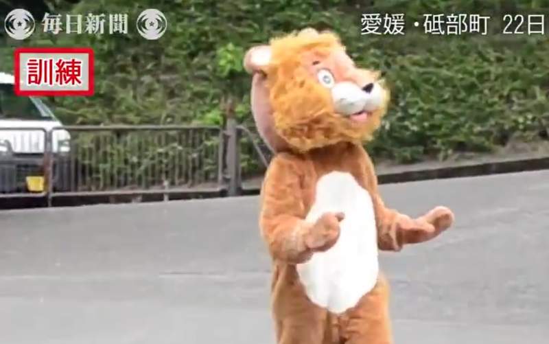 日本名產《動物逃脫演習》真獅子就在一旁 露出了嘲諷的表情... 日本名產《動物逃脫演習》真獅子就在一旁 露出了嘲諷的表情...