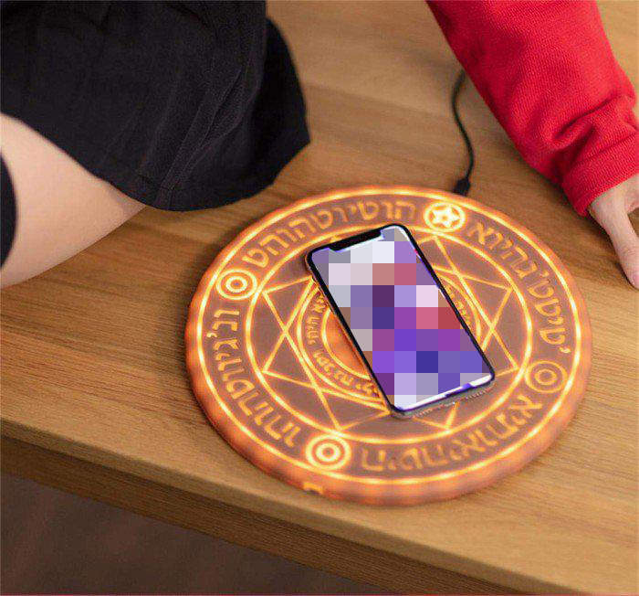 召喚出不得了的東西《魔法陣充電器》接下來大家看到的畫面會讓人感覺非常的魔性 召喚出不得了的東西《魔法陣充電器》接下來大家看到的畫面會讓人感覺非常的魔性