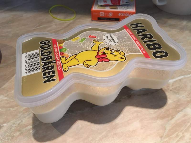 《小熊軟糖容器做布丁的結果》期待的小熊布丁沒想到卻變成可怕的惡魔...