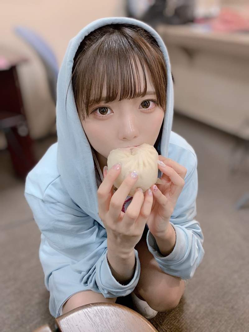 美少女與食物特輯《吃肉包的福山梨乃》原來是偶像團體アキシブproject的可愛成員
