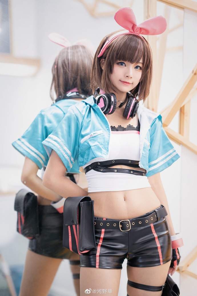 人工智障AI醬《萌死人絆愛cosplay》上海美眉翠翠suiseiseki太可愛惹❤❤