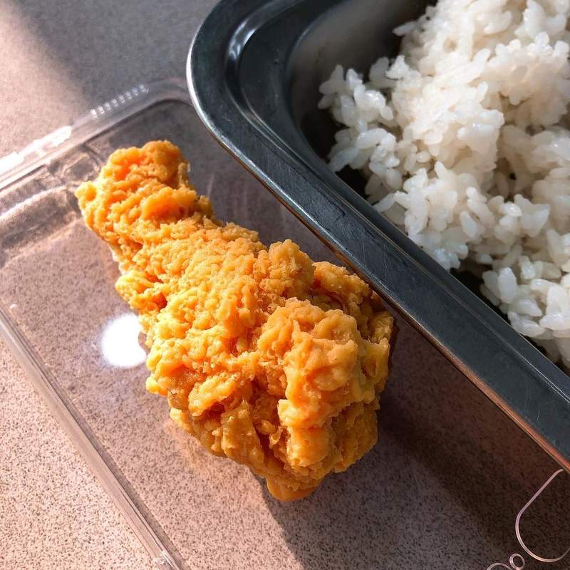 以假亂真的《炸雞手機殼》半夜千萬別看自己的手機會嘴饞想吃阿w 以假亂真的《炸雞手機殼》半夜千萬別看自己的手機會嘴饞想吃阿w