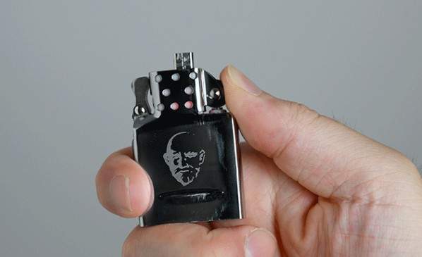 喀~喀~帥一下《打火機風行動電源》每個大叔的心中都有一個Zippo 喀~喀~帥一下《打火機風行動電源》每個大叔的心中都有一個Zippo
