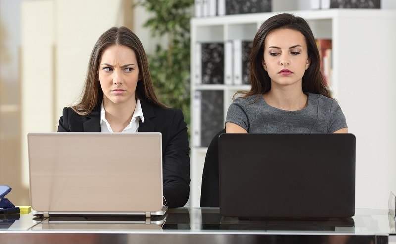 《不想跟同事分享私生活很惡劣嗎？》太過保護隱私反被同事起底　到底是誰的錯？