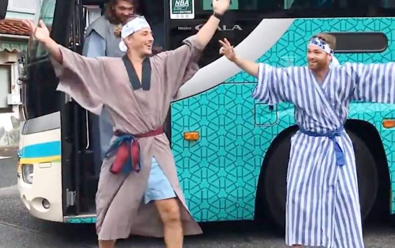 《加拿大橄欖球隊》推特上開心展示浴衣 但卻穿成了壽衣的穿法..... 《加拿大橄欖球隊》推特上開心展示浴衣 但卻穿成了壽衣的穿法.....