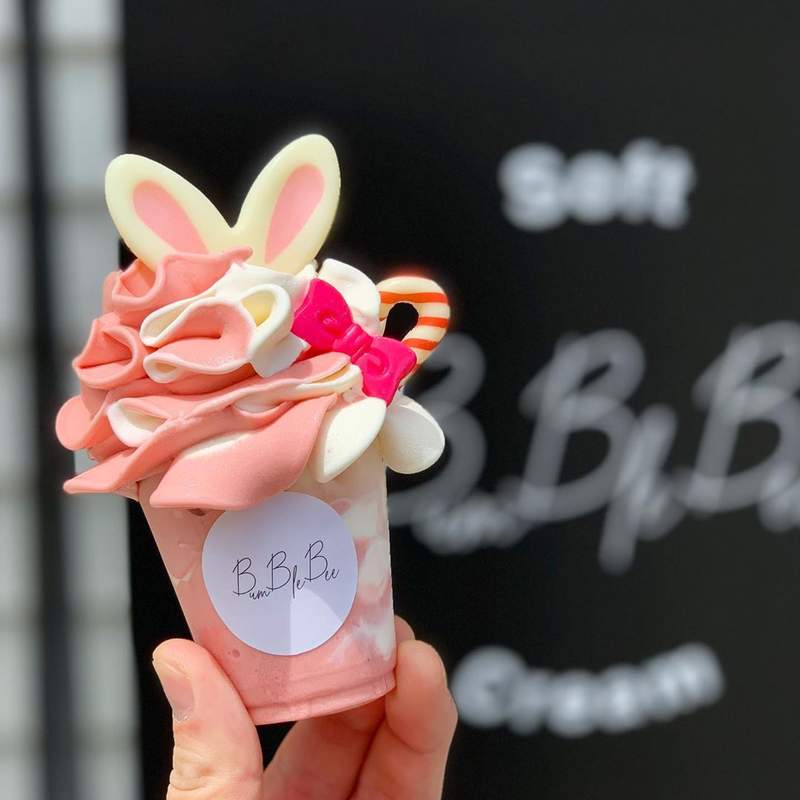 福岡可愛打卡冰品《花朵霜淇淋》像長出兔耳一樣的可愛外型引發瘋傳...