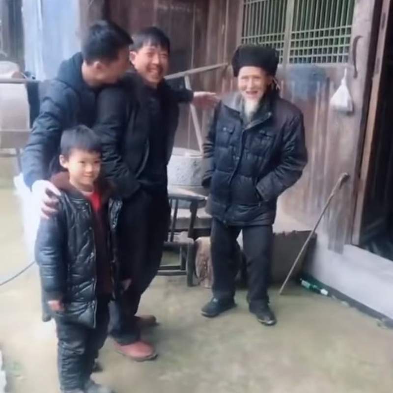 讓無數網友動容的挑戰《四代挑戰》每一句爸爸媽媽都包含無限愛意 讓無數網友動容的挑戰《四代挑戰》每一句爸爸媽媽都包含無限愛意