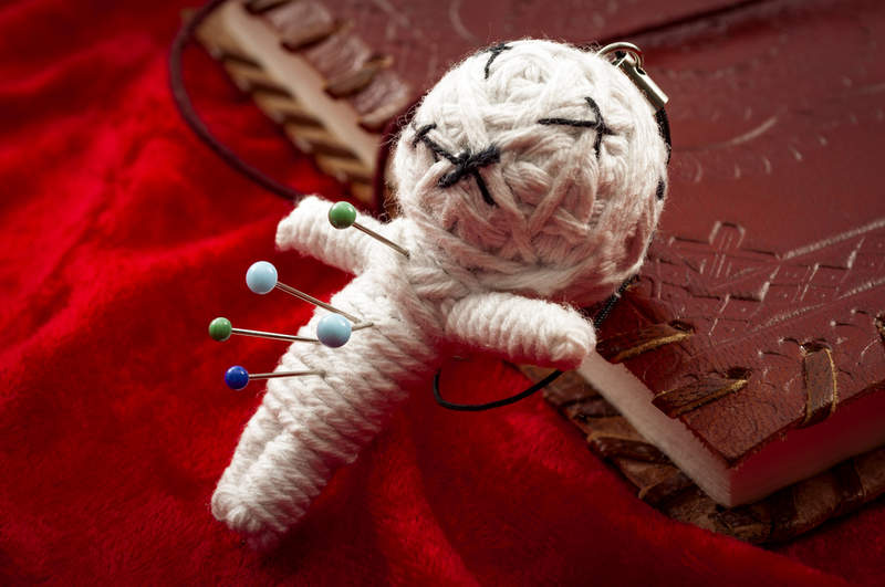 【閱覽注意】經典懷舊《毛骨悚然的恐怖人偶影片》原來在安娜貝爾出來前就有這麼多學長姐==