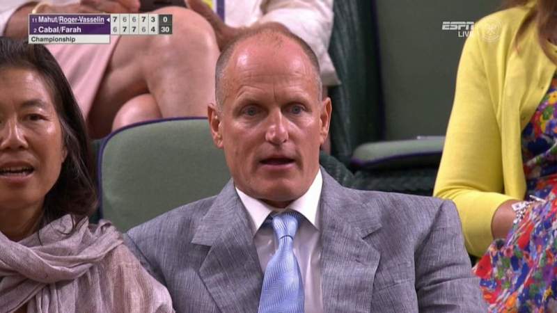 溫布頓決賽意外亮點《伍迪哈里遜豐富表情》為什麼打到運動員蛋蛋後要導播要cue他？