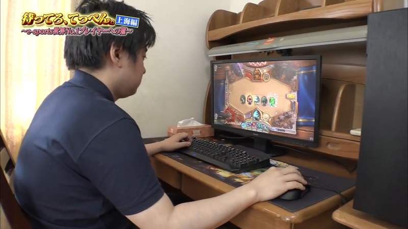 《電競選手使用學習桌》兒童桌椅用到長大還在用？是真的好用還是懶得換……