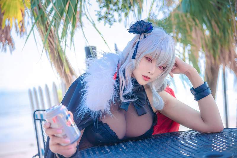 780伯爵《棗糕》碧藍航線齊柏林伯爵性感模樣連日本網友都說讚