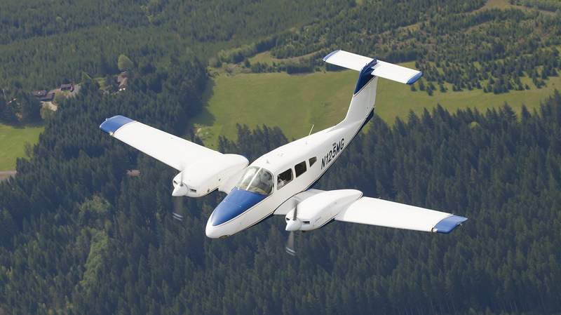 《用飛機寫＂我好無聊＂》男人不管幾歲無聊就開始畫ㄐㄐ......