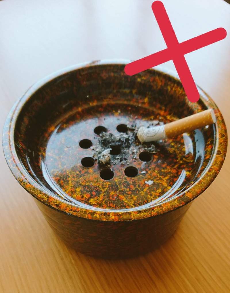 癮君子注意《日本旅館裡的菸灰缸問題》看似菸灰缸的容器其實不是拿來熄菸用的！？