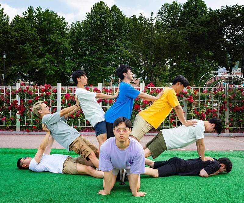 比YA落伍了《新世代團體照拍法》集結眾人之力拍出最喜感的團體照吧w 比YA落伍了《新世代團體照拍法》集結眾人之力拍出最喜感的團體照吧w