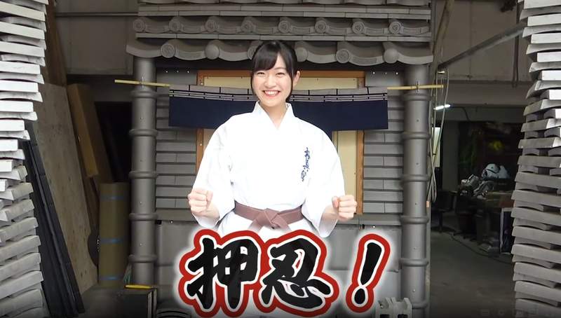 最能打的女性聲優《前島亞美》YT訂閱破10萬就破10片瓦回饋粉絲