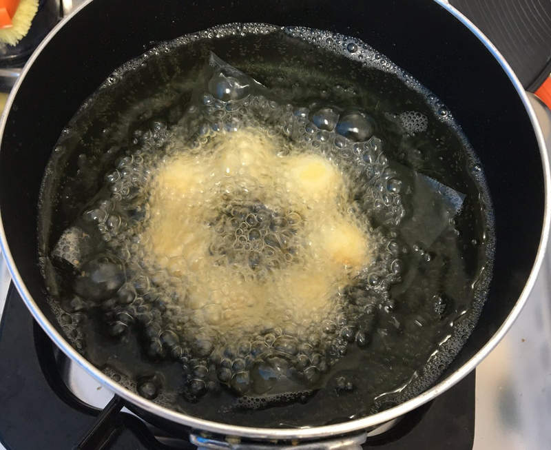 料理悲劇《自製波堤甜甜圈的結果》炸完的波堤怎麼有股淡淡的悲傷... 料理悲劇《自製波堤甜甜圈的結果》炸完的波堤怎麼有股淡淡的悲傷...