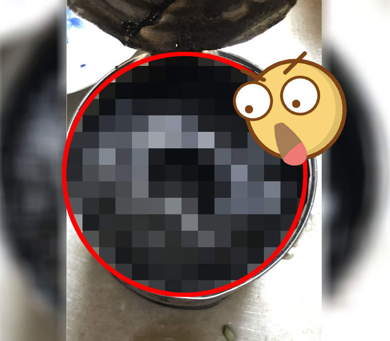 網友開箱《過期五年的鳳梨罐頭》以為是黃色結果打開一片黑超傻眼== 網友開箱《過期五年的鳳梨罐頭》以為是黃色結果打開一片黑超傻眼==