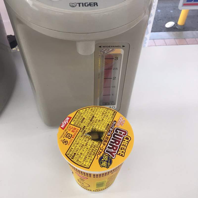 實用《超商泡麵攻略》杯麵這樣泡就能避免帶走時湯灑出來的問題 實用《超商泡麵攻略》杯麵這樣泡就能避免帶走時湯灑出來的問題