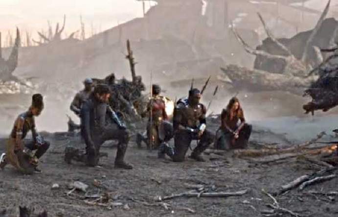 《復仇者聯盟：終局之戰》最感人刪減片段 所有英雄單膝下跪致敬