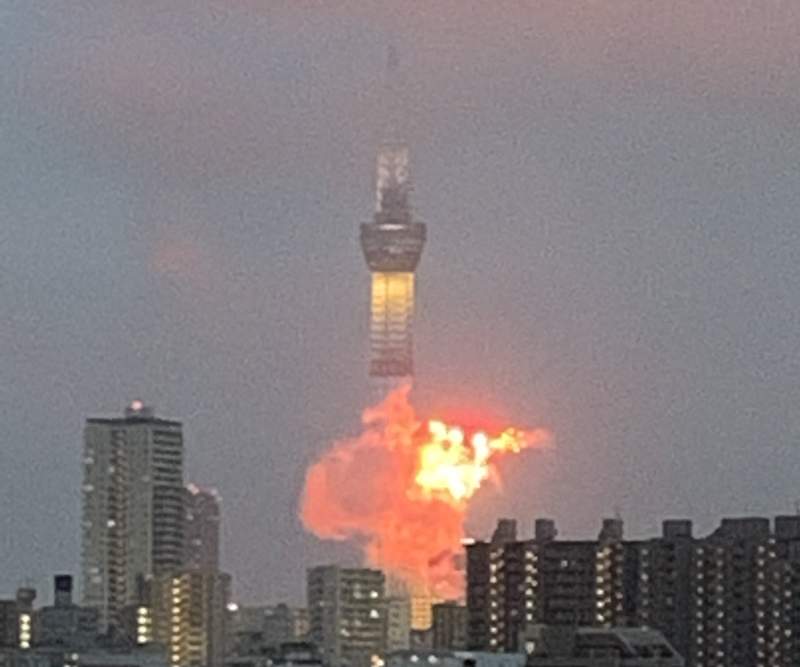 《失敗煙火照》美美的花火大會變成晴空塔大爆炸，推民怎能錯過這P圖好機會ww