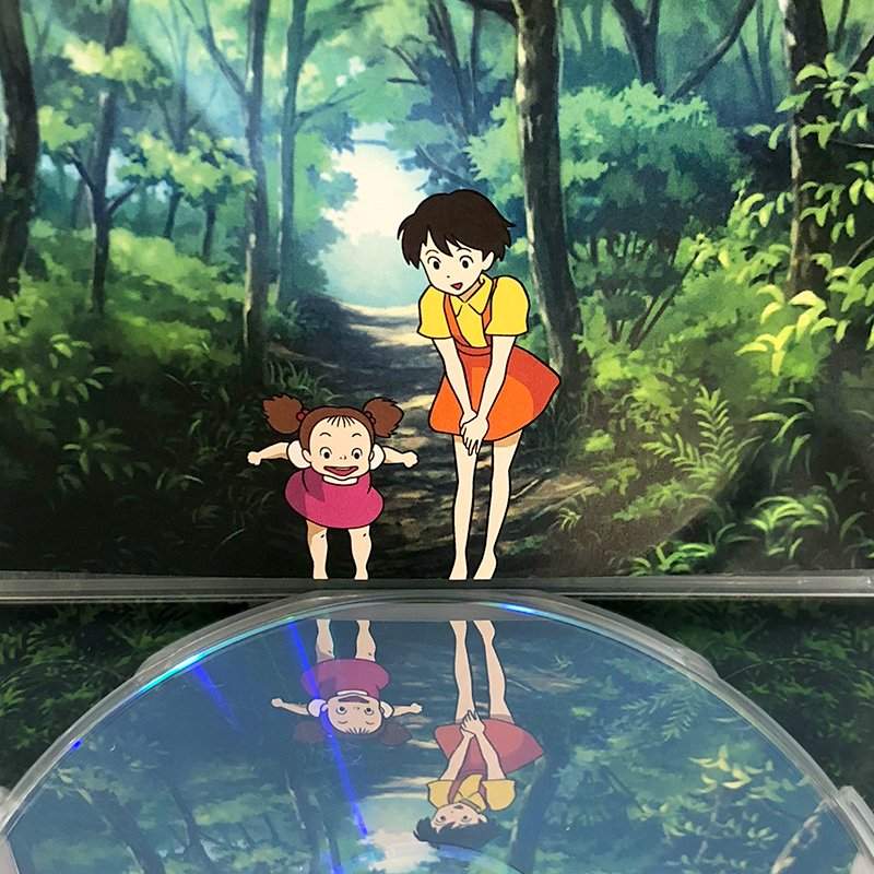 網友發想絕佳創意《小改龍貓藍光內裏設計》森林中看著湖面的姊妹這畫面超級好 網友發想絕佳創意《小改龍貓藍光內裏設計》森林中看著湖面的姊妹這畫面超級好