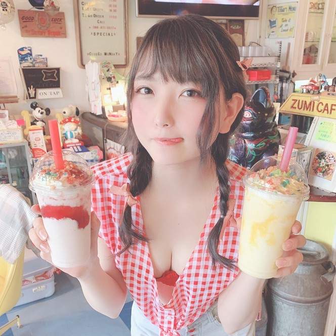 胖次姬《あまつ様最新雜誌寫真》我喜歡這手拿甜品的辮子姑娘❤ 胖次姬《あまつ様最新雜誌寫真》我喜歡這手拿甜品的辮子姑娘❤