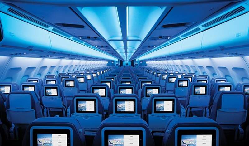 驚人《飛機上有隱藏攝影機》?雖然航空公司已出面回應卻還是讓乘客不安... 驚人《飛機上有隱藏攝影機》?雖然航空公司已出面回應卻還是讓乘客不安...