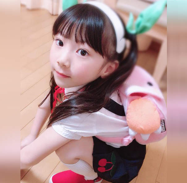 激似長澤茉里奈的美眉《lovelylinolino》cos八九寺真宵這個扮相快萌死我啦❤ 激似長澤茉里奈的美眉《lovelylinolino》cos八九寺真宵這個扮相快萌死我啦❤